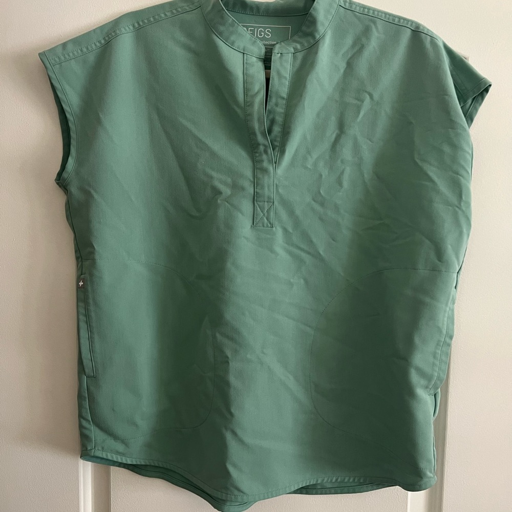 Figs Rafael Scrub Top XS Surgical Green